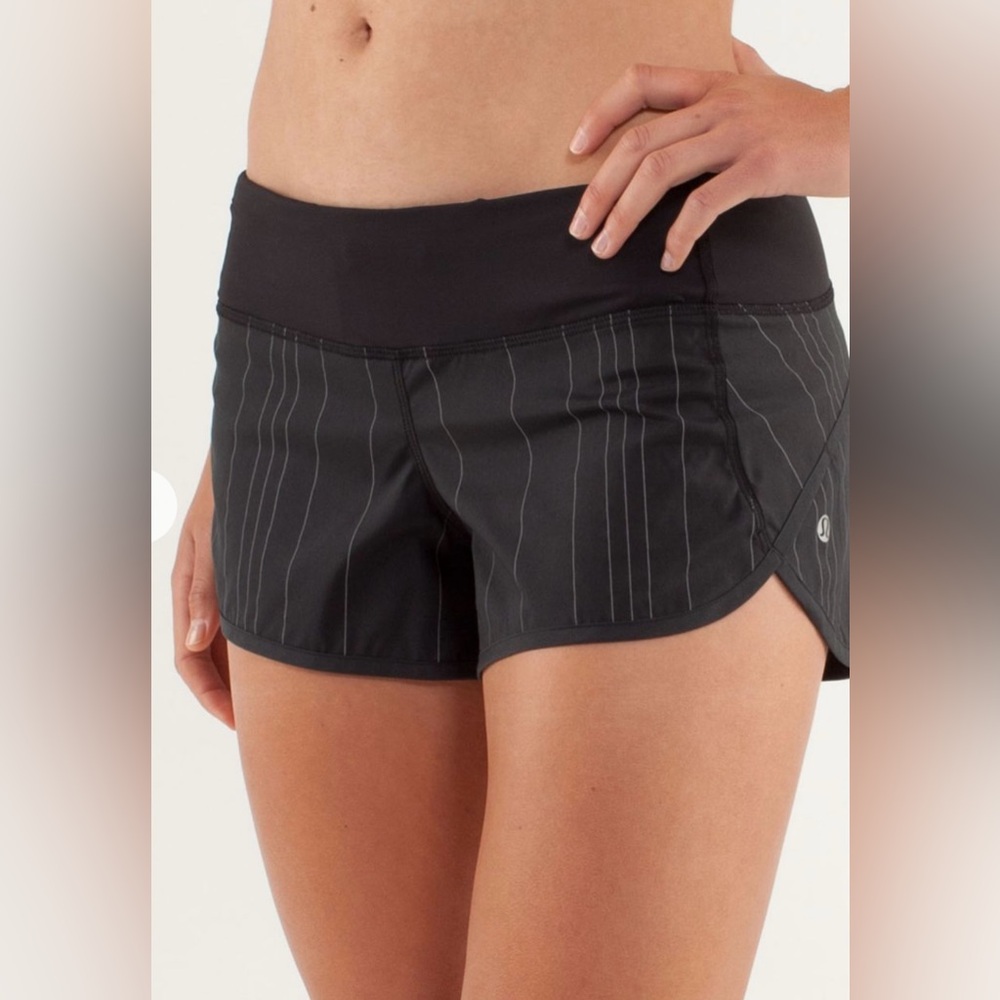 LULULEMON Run Speed Short Reflective Blue Vertical Stripes Size 4